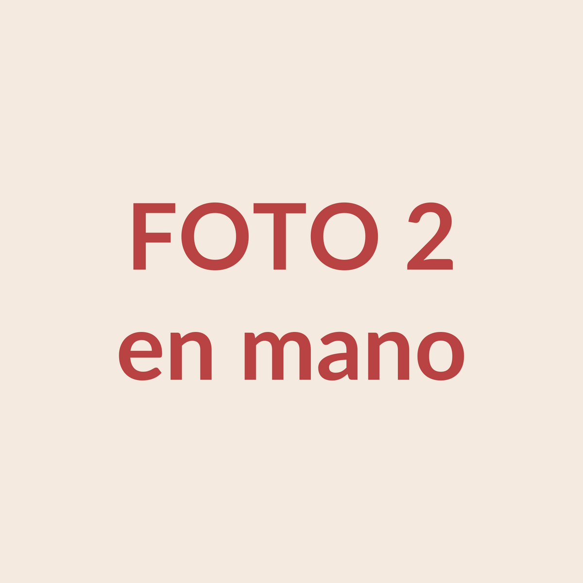 La freidora sostenida en la mano para ver su tamaño real