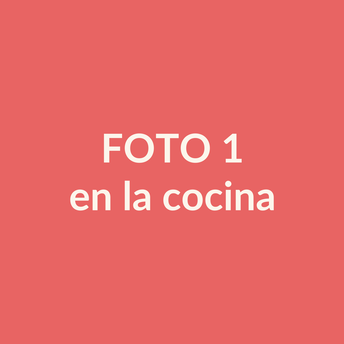 Freidora de aire de 12 litros sobre el mesón de una cocina